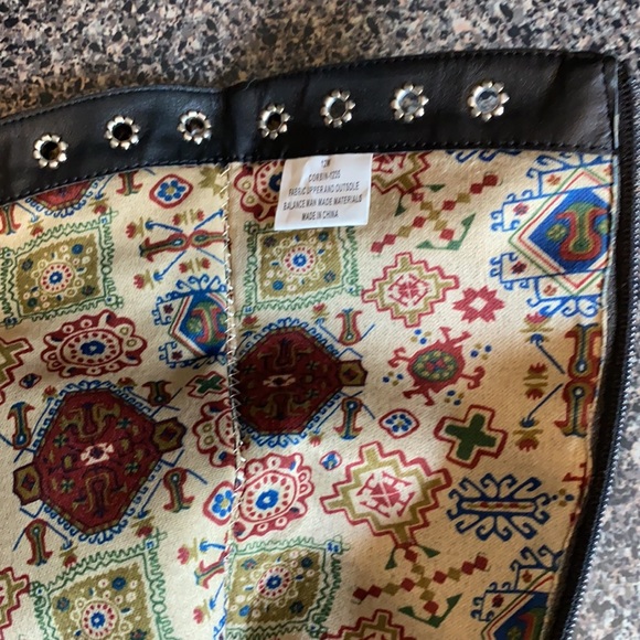 Boots - Picture 3 of 3